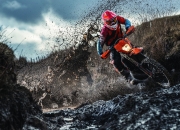 九游娱乐app下载-桑巴风暴席卷法兰西，莱万独舞之夜，巴西上演史诗级翻盘