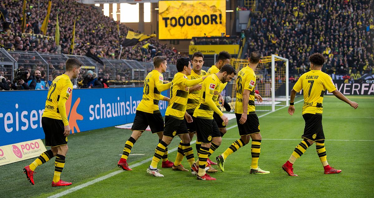 多特蒙德球员们合作默契,展现出强大实力 多特蒙德球员们合作默契,展现出强大实力