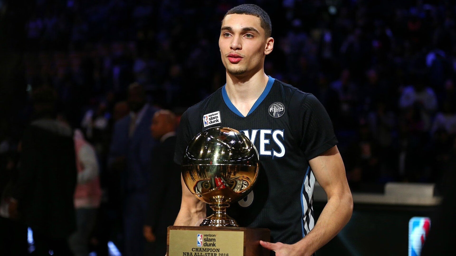 新疆队压哨击败开拓者,小贾伦成为关键先生