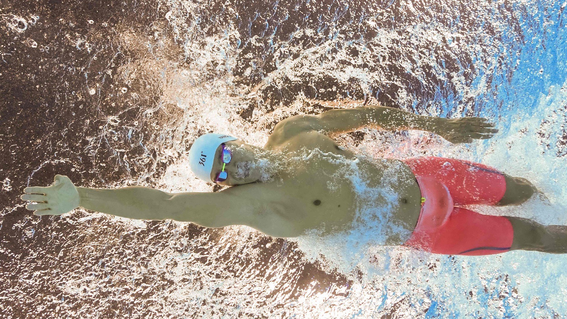 当奇迹交织，几内亚足球的史诗逆转与凯恩的F1街道狂想曲