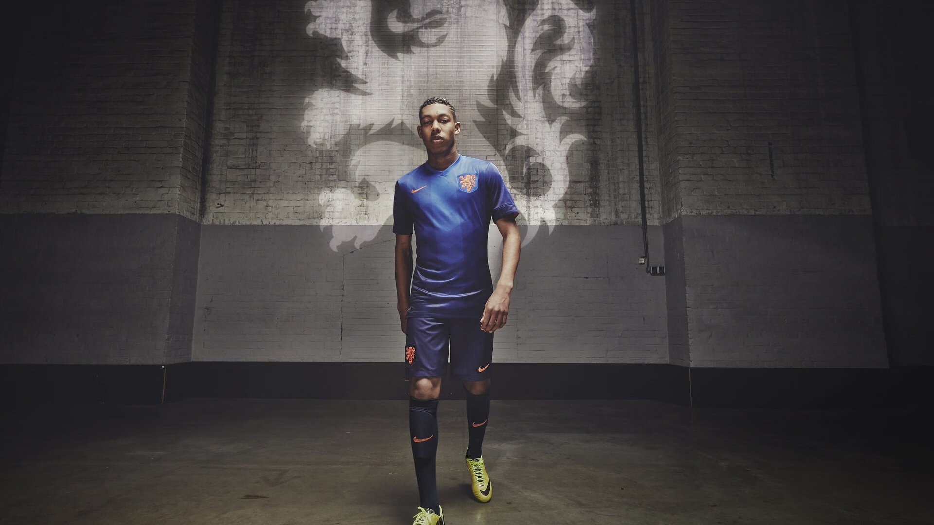 当赤道季风撞上北极光，格列兹曼在几内亚与挪威的不可能对决中重塑足球边界